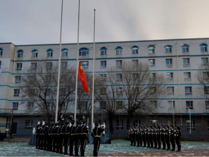 经济管理与法学院举行“经典照亮前路，思想引领未来”主题升旗仪式